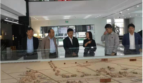 陪同政府園區(qū)赴特色田園綜合體投資選址項(xiàng)目方對(duì)接考察，達(dá)成繼續(xù)推進(jìn)意向