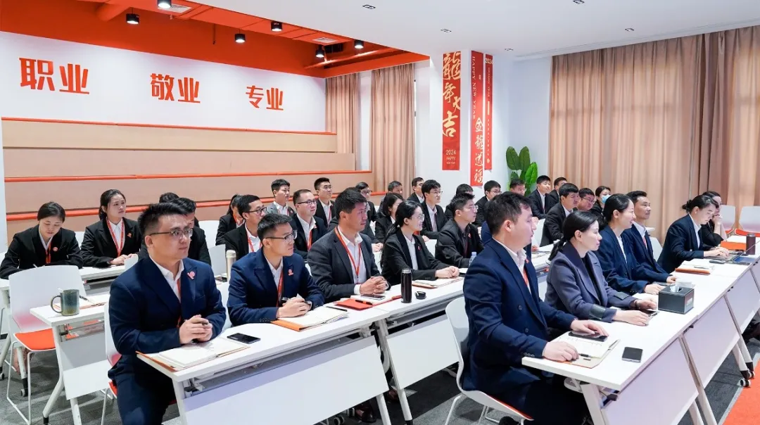 集團(tuán)召開一季度干部會(huì)議，分析項(xiàng)目開發(fā)突破方法，加大項(xiàng)目反向考察力度，明確“奔跑二季度”競賽主要目標(biāo)！